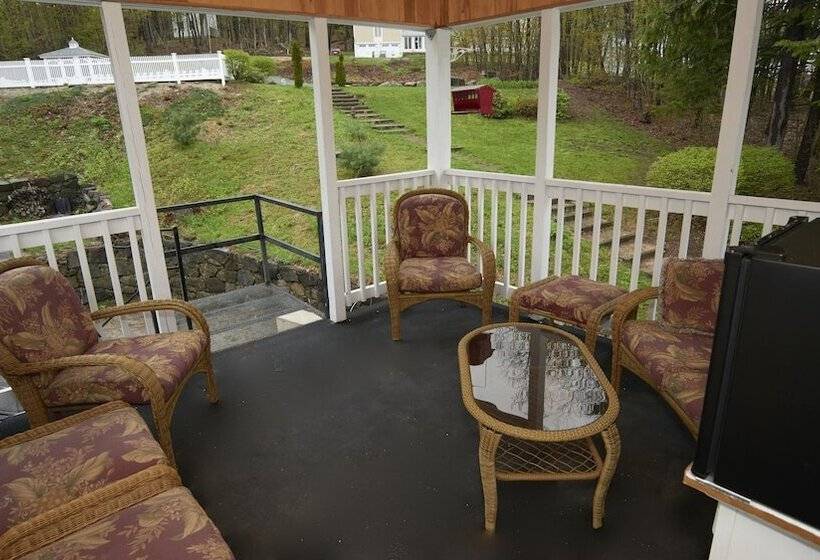 سوئیت با تخت بزرگ, Center Harbor Sutton House B & B