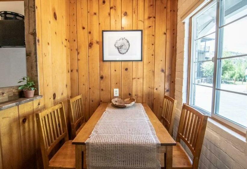 스위트, Lake Front Cabins