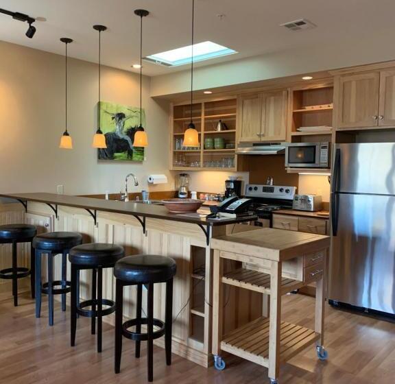 스위트, Twisp River Suites