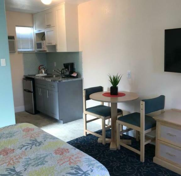 Номер Стандарт 2 Двуспальные Кровати, Carlton House Motel And Suites