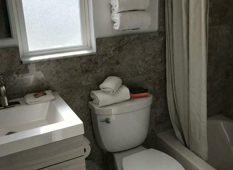Номер Стандарт 2 Двуспальные Кровати, Carlton House Motel And Suites