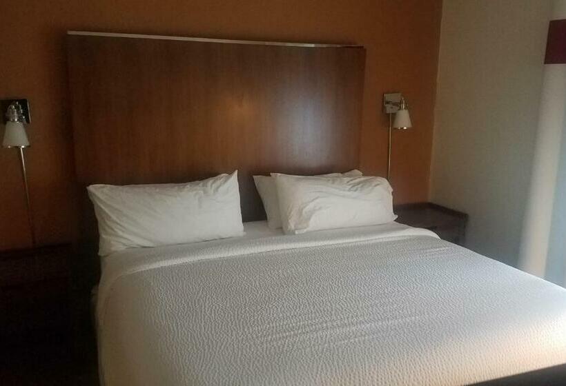 스위트 킹사이즈 침대, Four Points By Sheraton Columbus Polaris