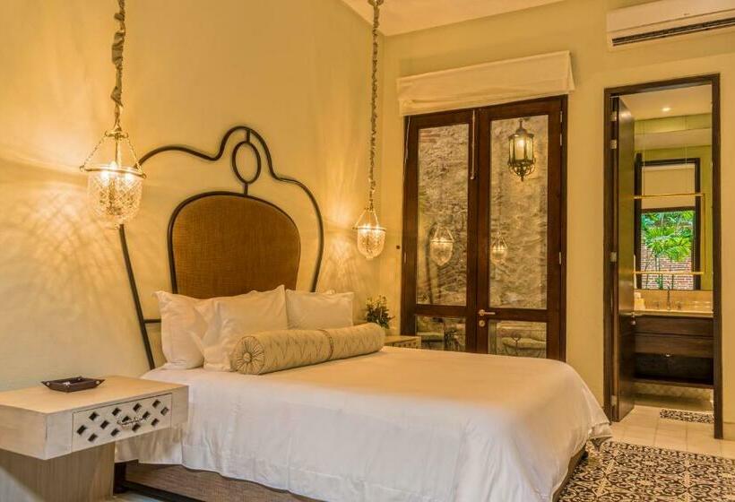 Номер Superior, Capellan De Getsemani
