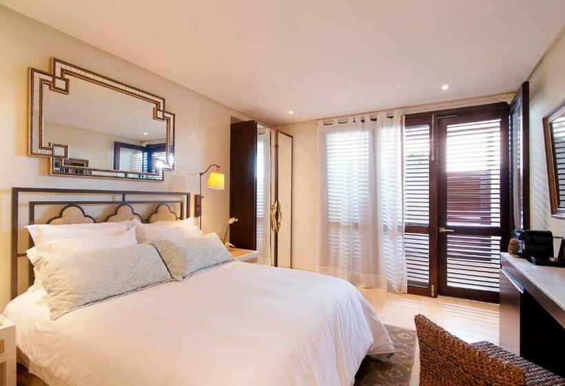 Номер Deluxe, Capellan De Getsemani