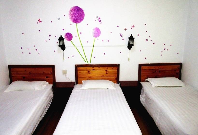 اتاق استاندارد سه نفره, 25 Four Seasons Youth Hostel