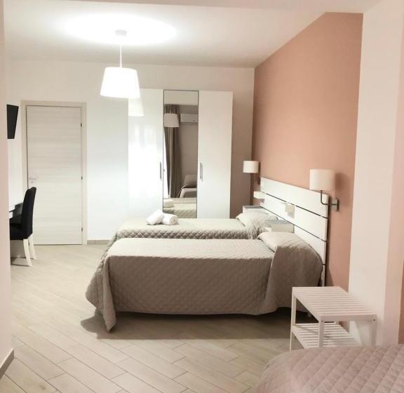 Четырехместный Номер Стандарт с Балконом, Belvedere Rent Rooms