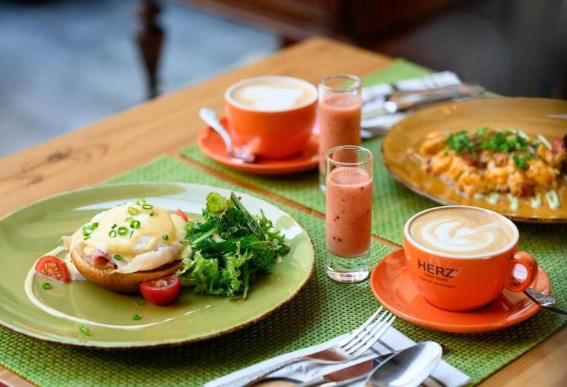 Номер Deluxe, Maison Bistro &