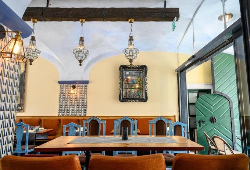 Номер Deluxe, Maison Bistro &