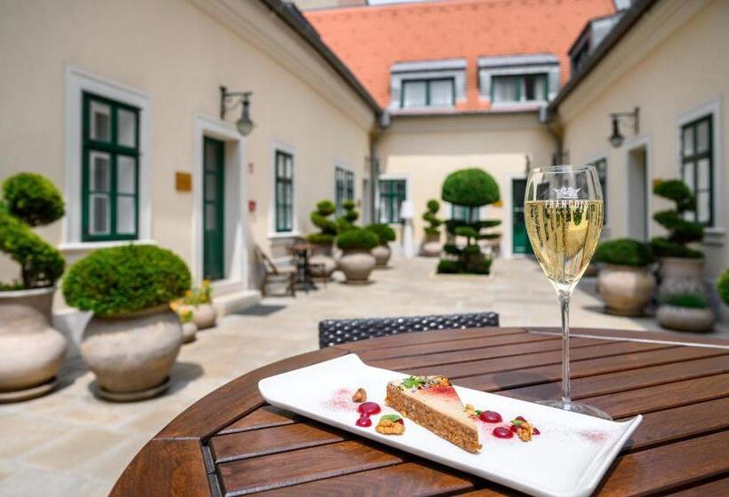 سوییت, Maison Bistro &