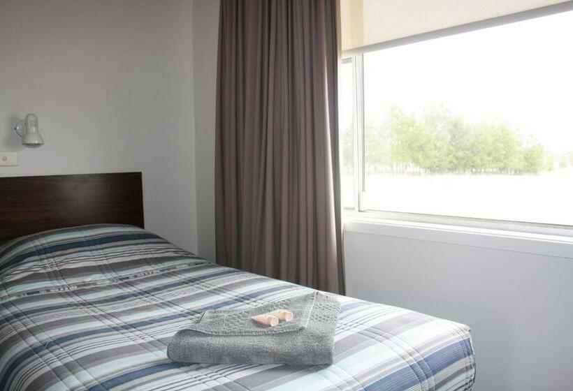 Номер Стандарт, Isis Motel Scone