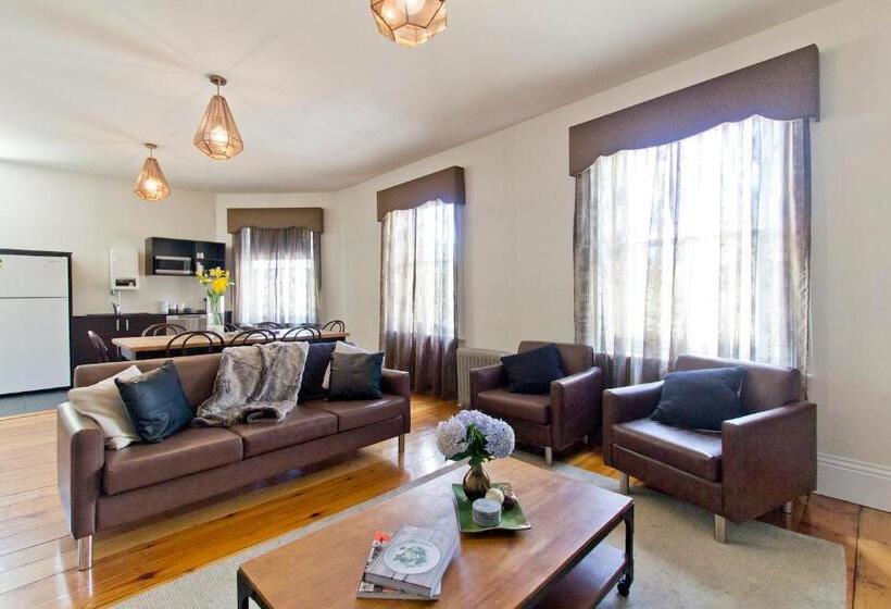 غرفة عائلية, Deloraine