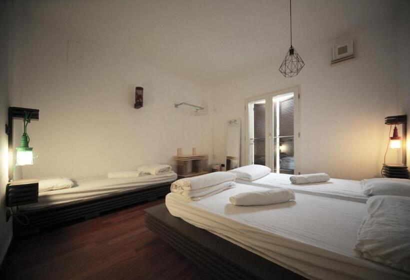 اتاق استاندارد سه تخته با سرویس بهداشتی مشترک, Dopa Hostel