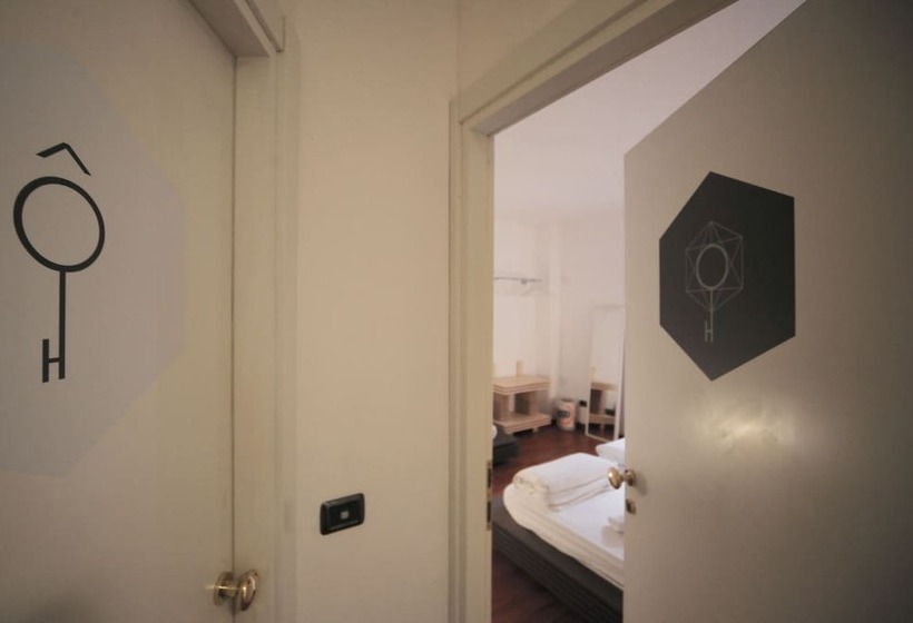 اتاق استاندارد سه تخته با سرویس بهداشتی مشترک, Dopa Hostel