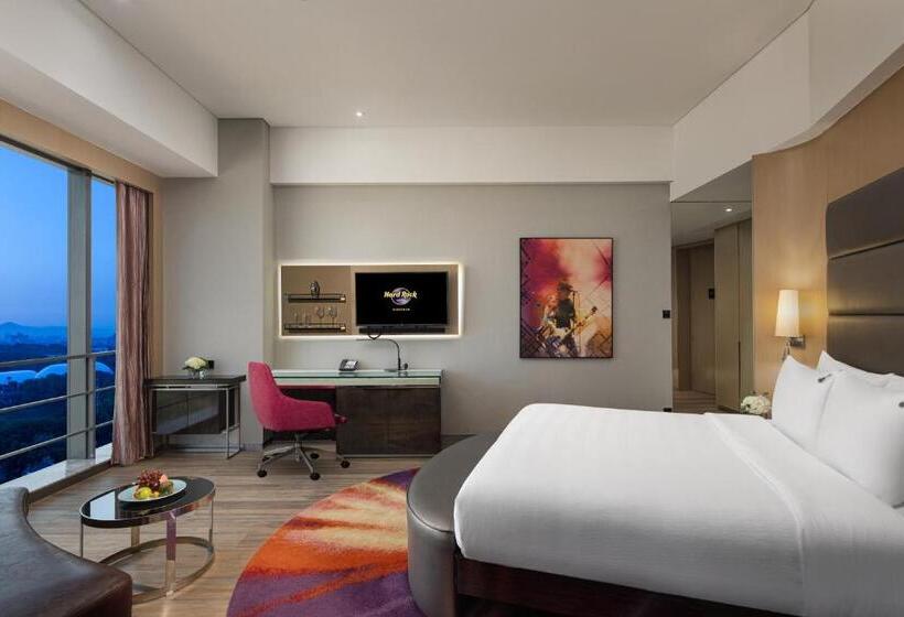 带大床的豪华间, Hard Rock Hotel Shenzhen