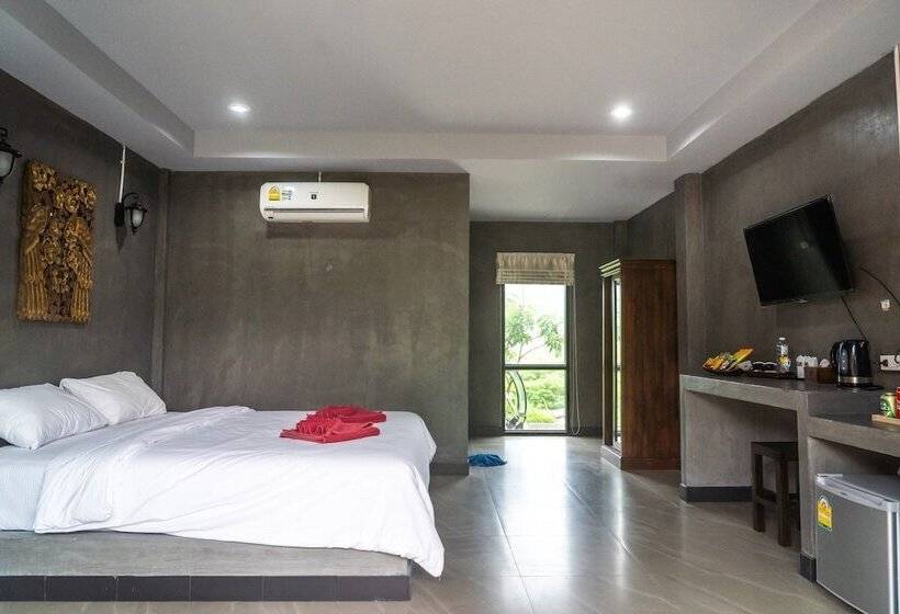 Quarto Estandar com Sacada, Chomview Resort