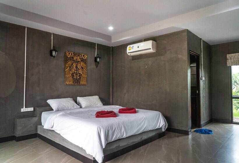 Quarto Estandar com Sacada, Chomview Resort