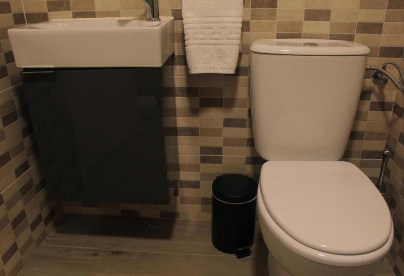 غرفة قياسية ثلاثية, L'Hostalet D'Arenys de Mar