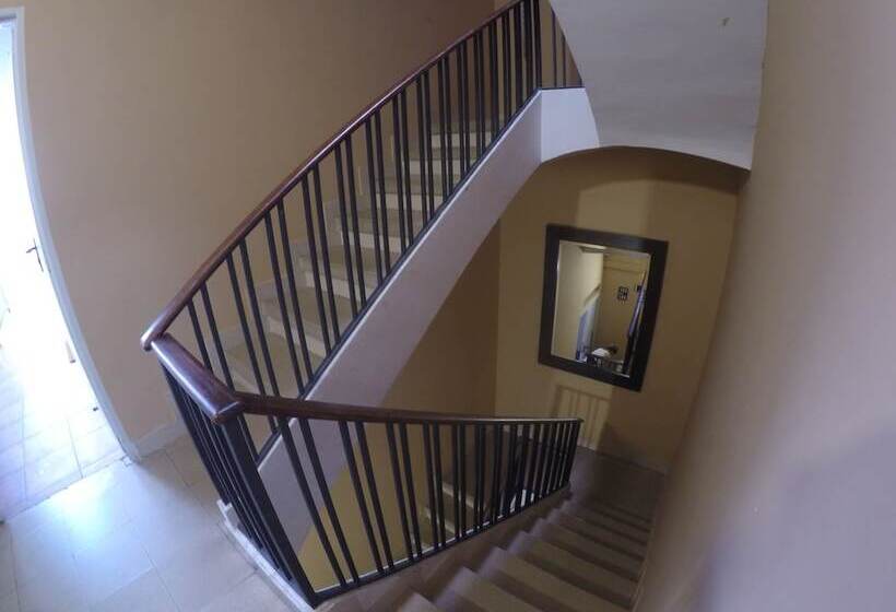 غرفة قياسية ثلاثية, L'Hostalet D'Arenys de Mar