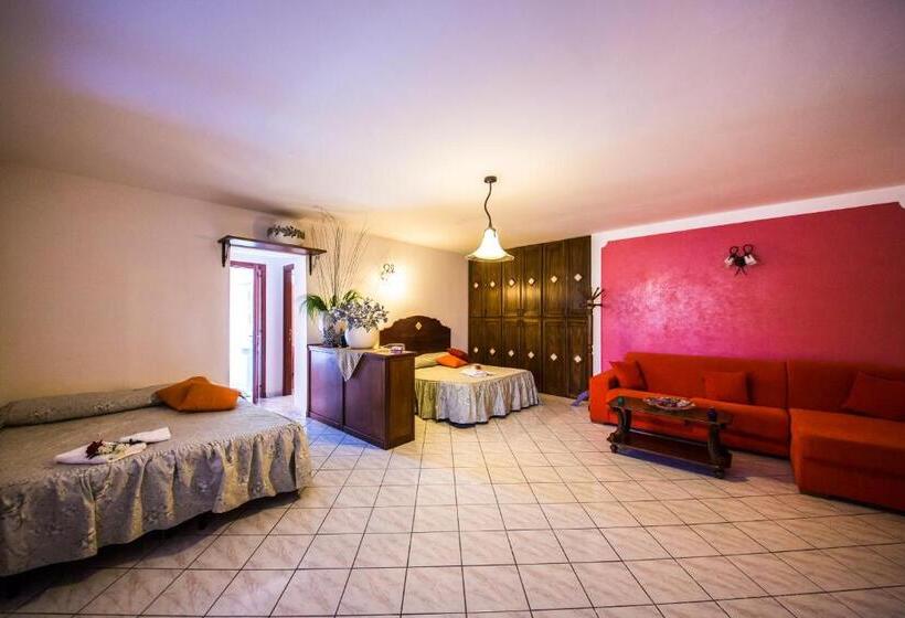 آپارتمان خانوادگی, Casa Papiro