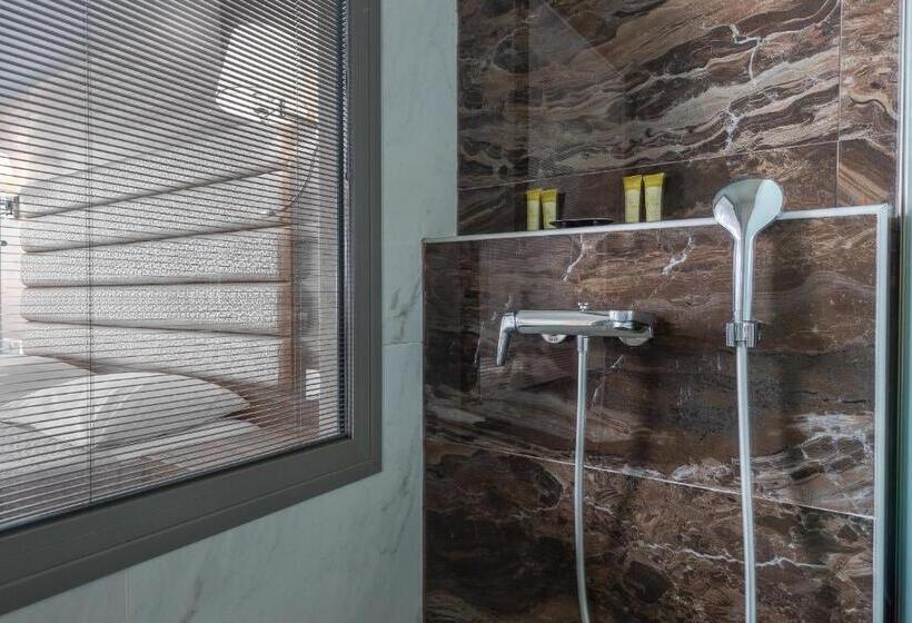 اتاق لوکس سه تخته, Dionysos Hotel & Suites