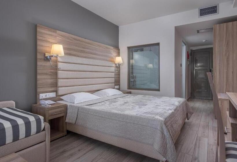 اتاق لوکس سه تخته, Dionysos Hotel & Suites