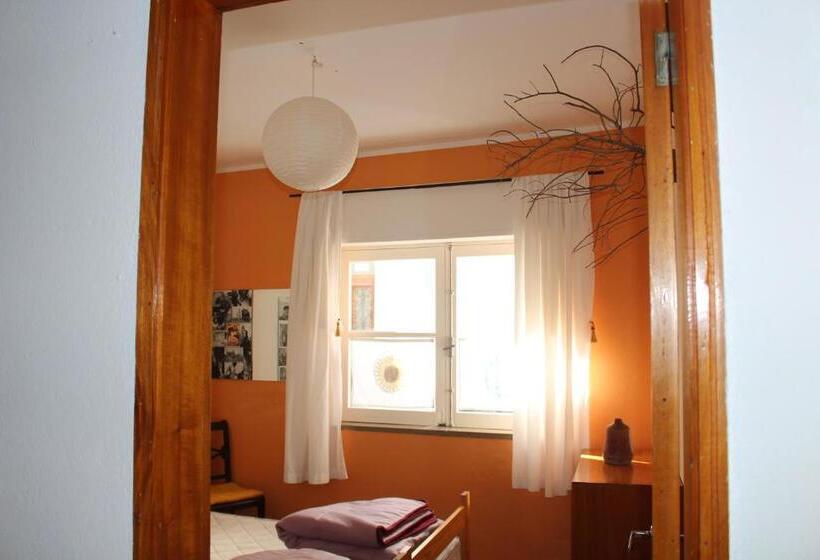חדר סטנדרט חדר אמבטיה משותף, Olive Hostel Lagos