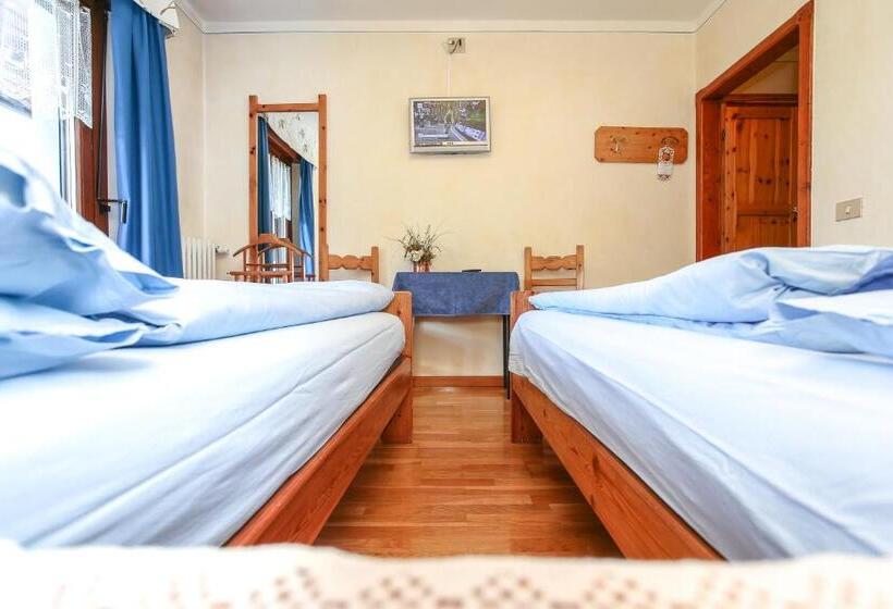 Номер Стандарт с Балконом, Albergo Adele