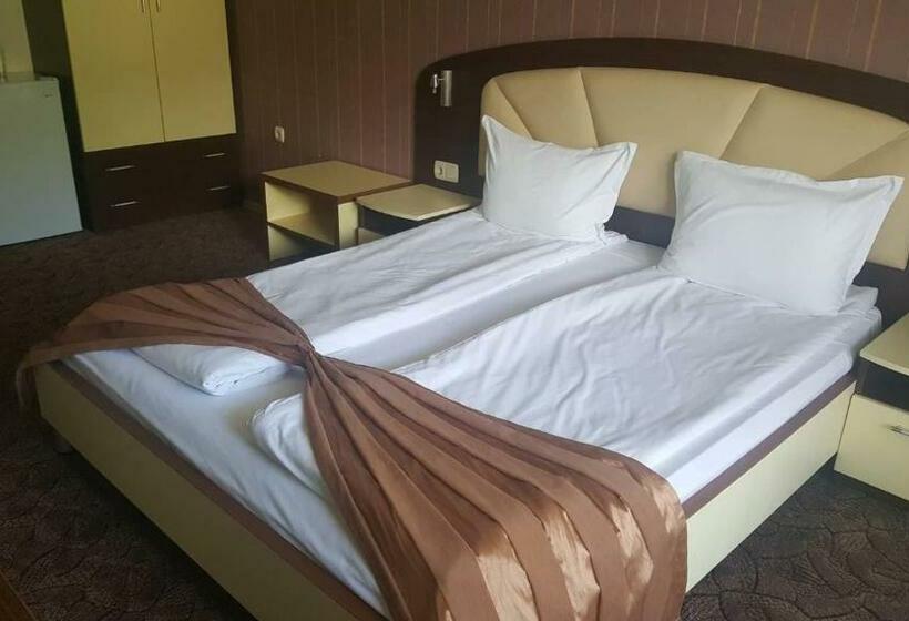 Номер Deluxe, Alegra