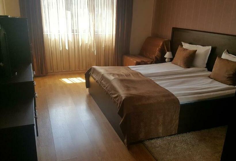 Номер Deluxe, Alegra