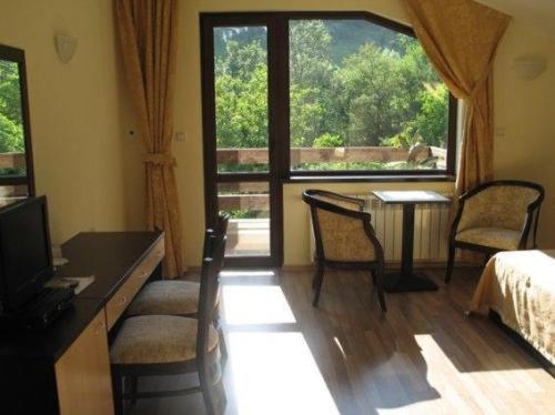 스탠다드 스튜디오, Villa Cherven