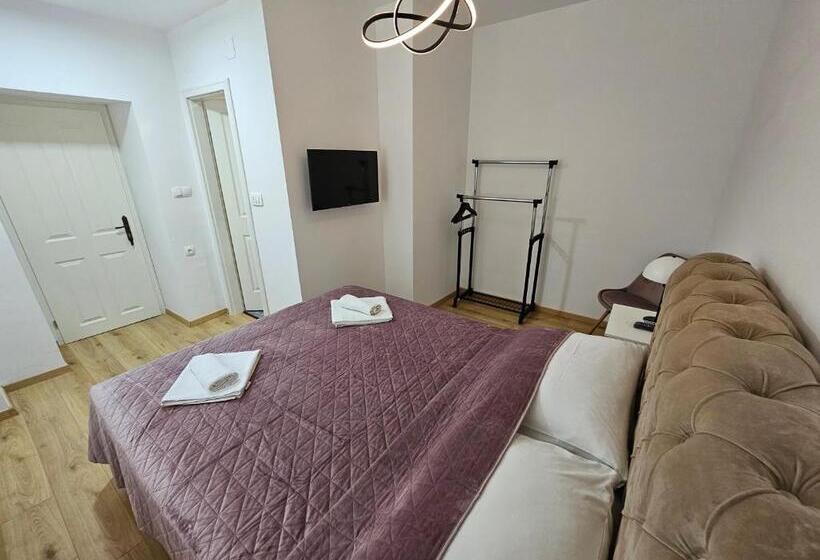 اتاق لوکس با تخت بزرگ, Villa Gaj