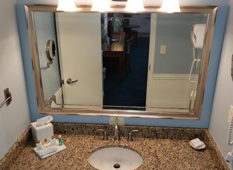 جناح, Avenue Inn & Spa