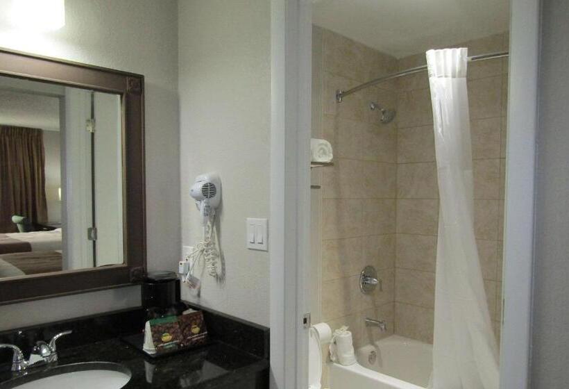 Люкс Кровать Кинг, Quality Inn & Suites Kissimmee By The Lake