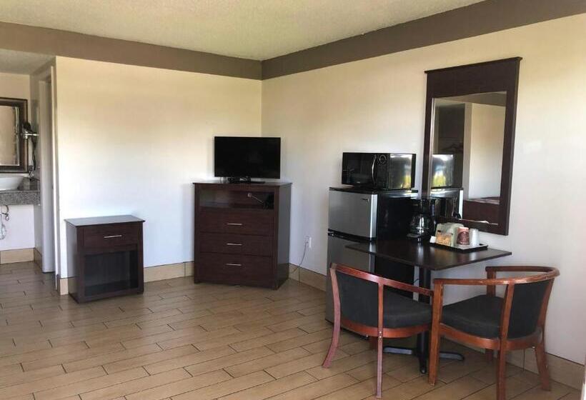 חדר סטנדרט עם מיטת קינג, Sun Coast Inn