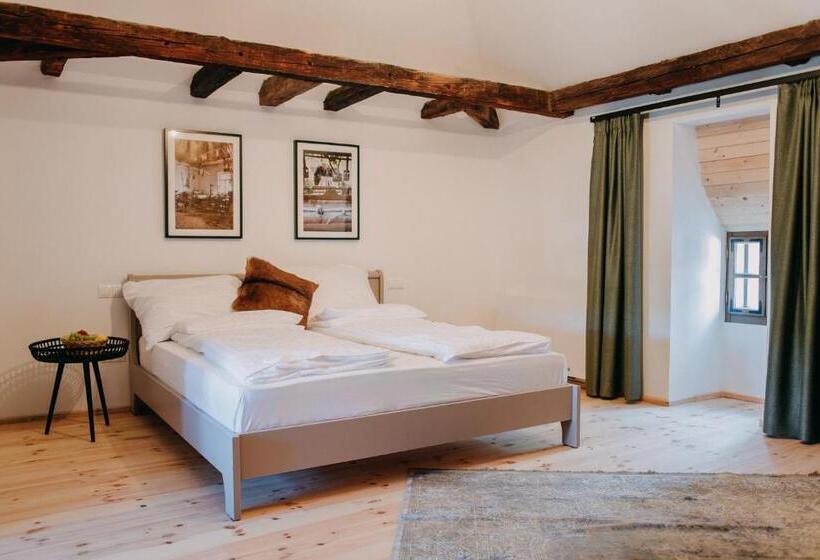 Номер Deluxe, Ugron Castle Fiatfalva