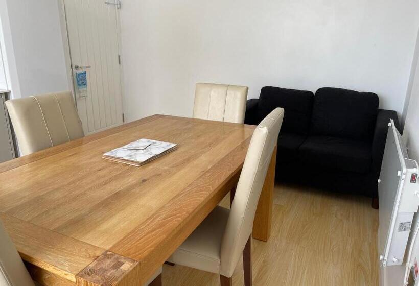اتاق استاندارد, Lonsdale Place