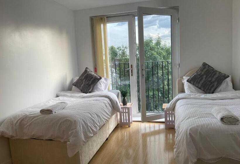 اتاق استاندارد, Lonsdale Place