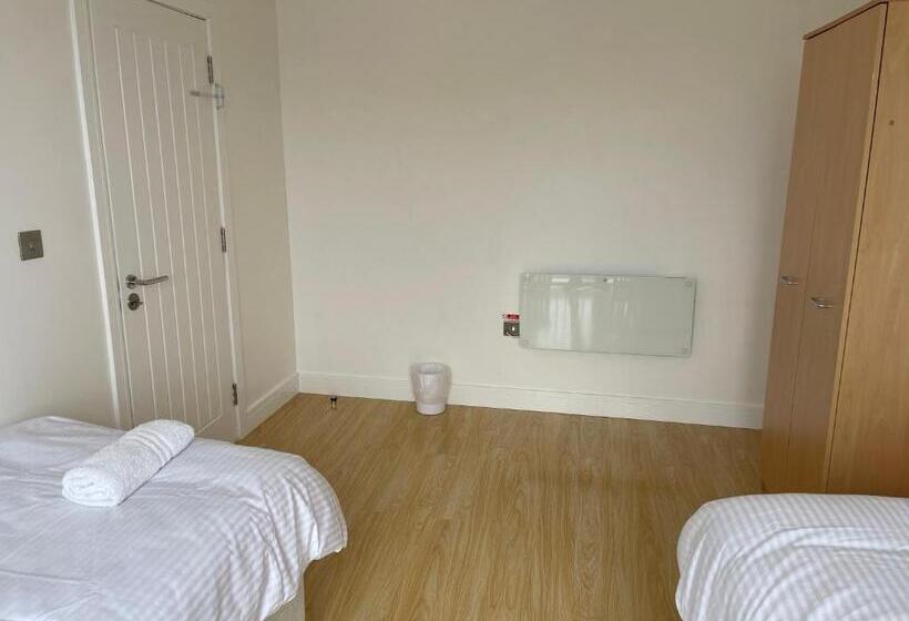 اتاق استاندارد, Lonsdale Place