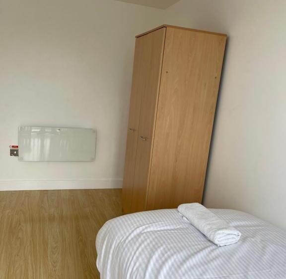 اتاق استاندارد, Lonsdale Place