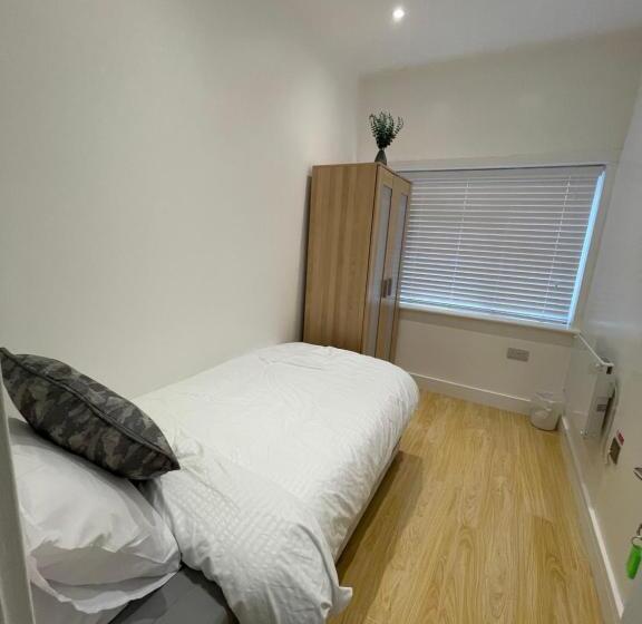 اتاق استاندارد یک نفره, Lonsdale Place
