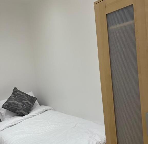 اتاق استاندارد یک نفره, Lonsdale Place