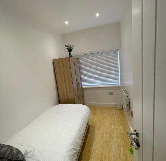 اتاق استاندارد یک نفره, Lonsdale Place