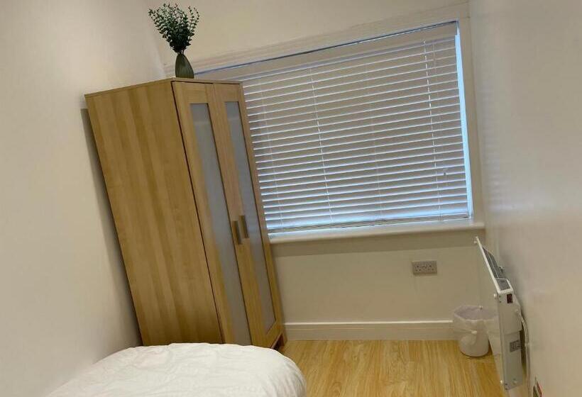 اتاق استاندارد یک نفره, Lonsdale Place