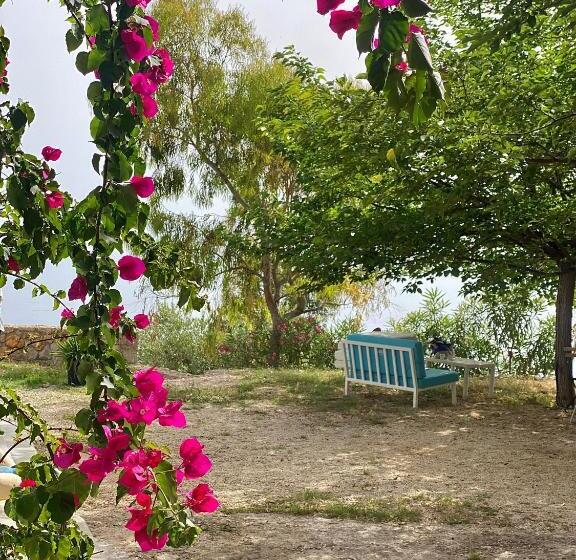 اتاق استاندارد چهار تخته با چشم‌انداز دریا, Casablanca Rooms Dhërmi