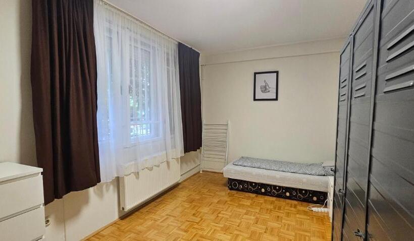 Quarto Estandar, Ibrahim Beds