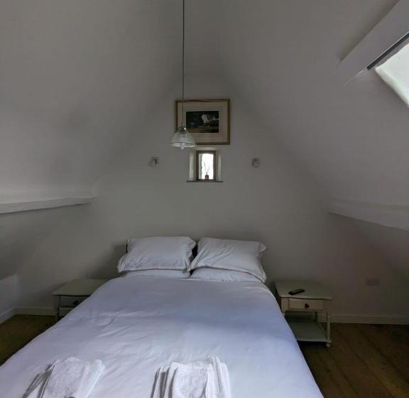 Номер Стандарт, Regilbury Court, Grooms House