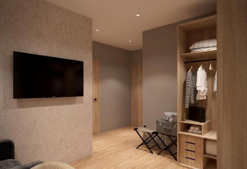 Standard Triple Room with Terrace, University Boutique Rooms