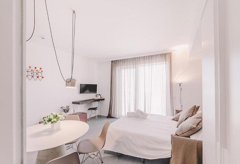 سوئیت با بالکن, Hotiday Collection   Suites Polignano