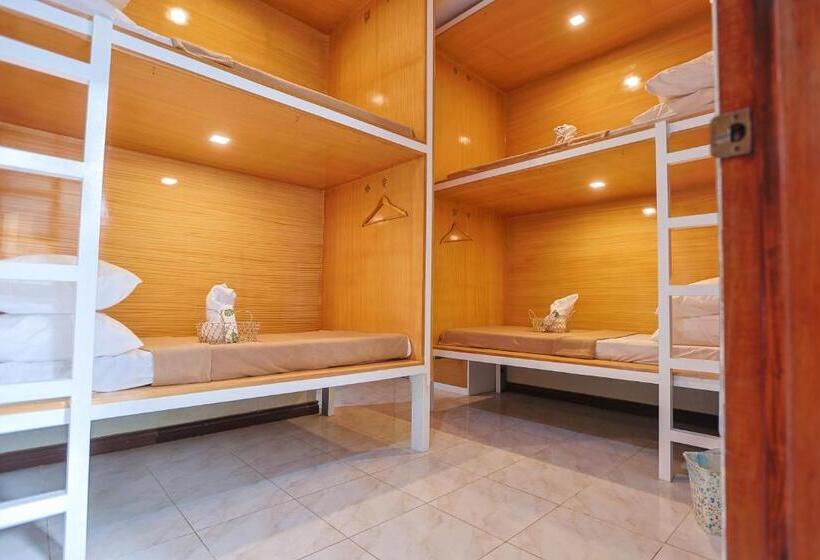 Cama em Quarto Compartilhado, Tahan Hostel