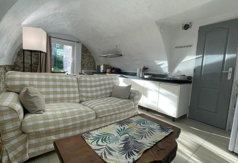 Apartamento 2 Dormitórios, Le Doolie S   Hostel B&b
